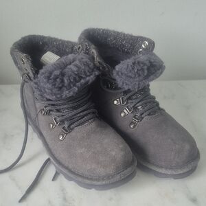 BEARPAW Gray Women's Winter Boots. Size 7